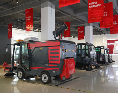 揚(yáng)子S10電動(dòng)掃地車助力蒙牛圣牧高科，打造綠色高效清潔新標(biāo)桿